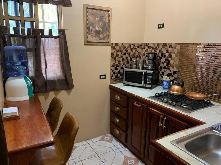Banyan Rose Apartment Orange Walk Екстериор снимка