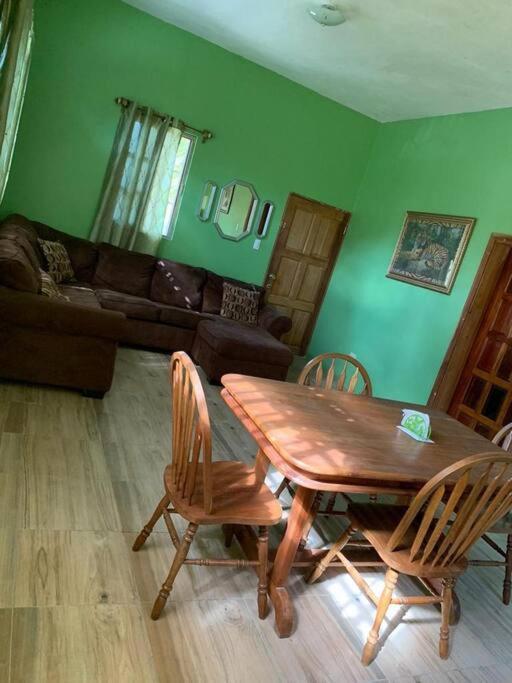 Banyan Rose Apartment Orange Walk Екстериор снимка