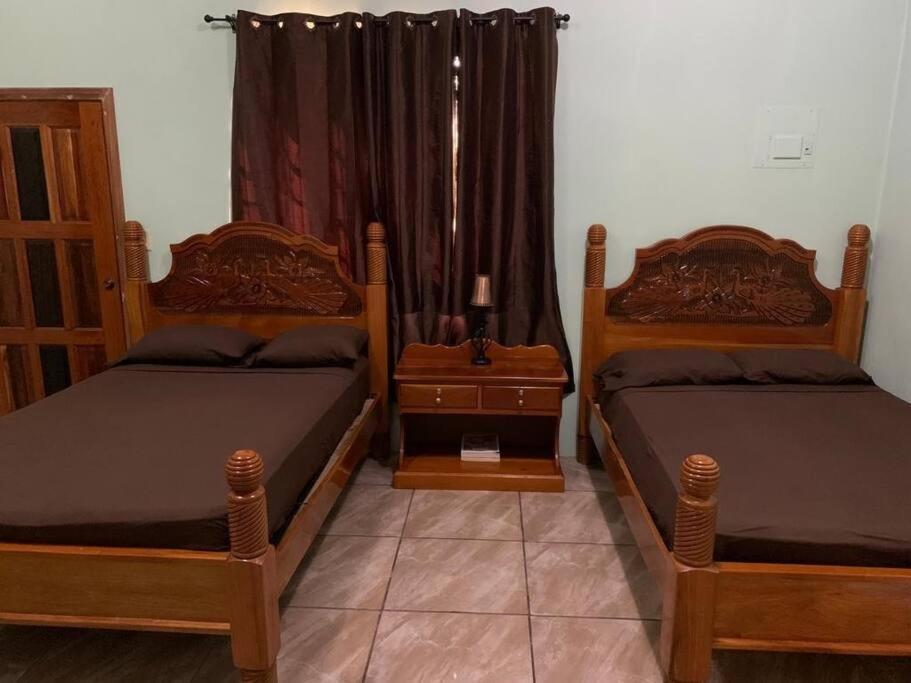 Banyan Rose Apartment Orange Walk Екстериор снимка
