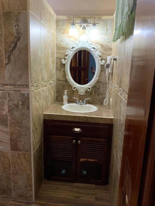 Banyan Rose Apartment Orange Walk Екстериор снимка