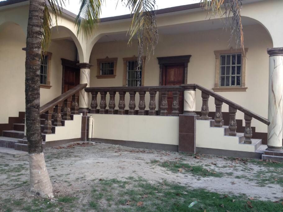 Banyan Rose Apartment Orange Walk Екстериор снимка